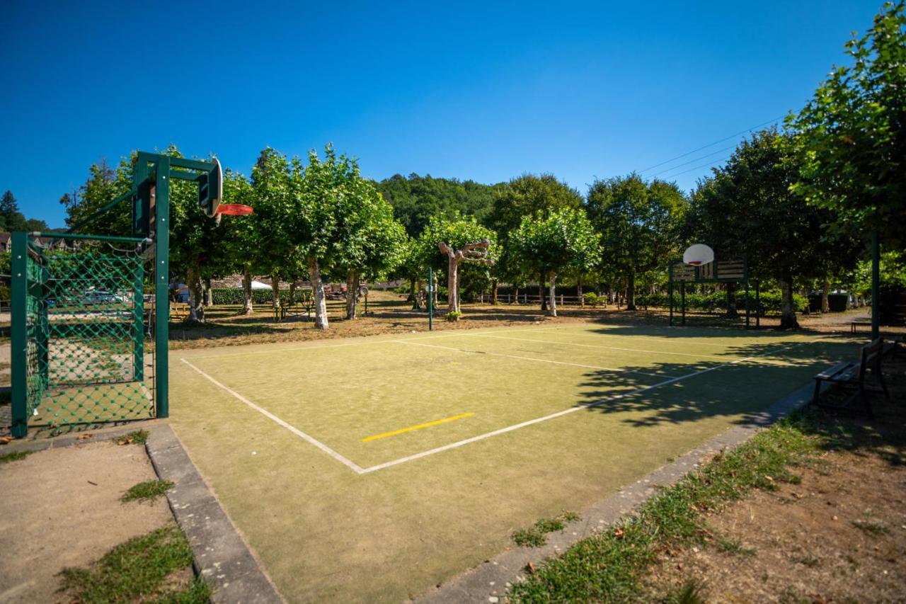 Camping Le Chateau Du Gibanel Saint-Martial-Entraygues Exterior photo