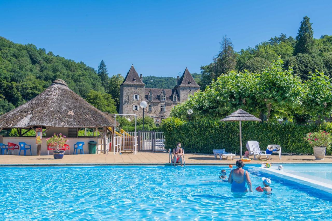 Camping Le Chateau Du Gibanel Saint-Martial-Entraygues Exterior photo