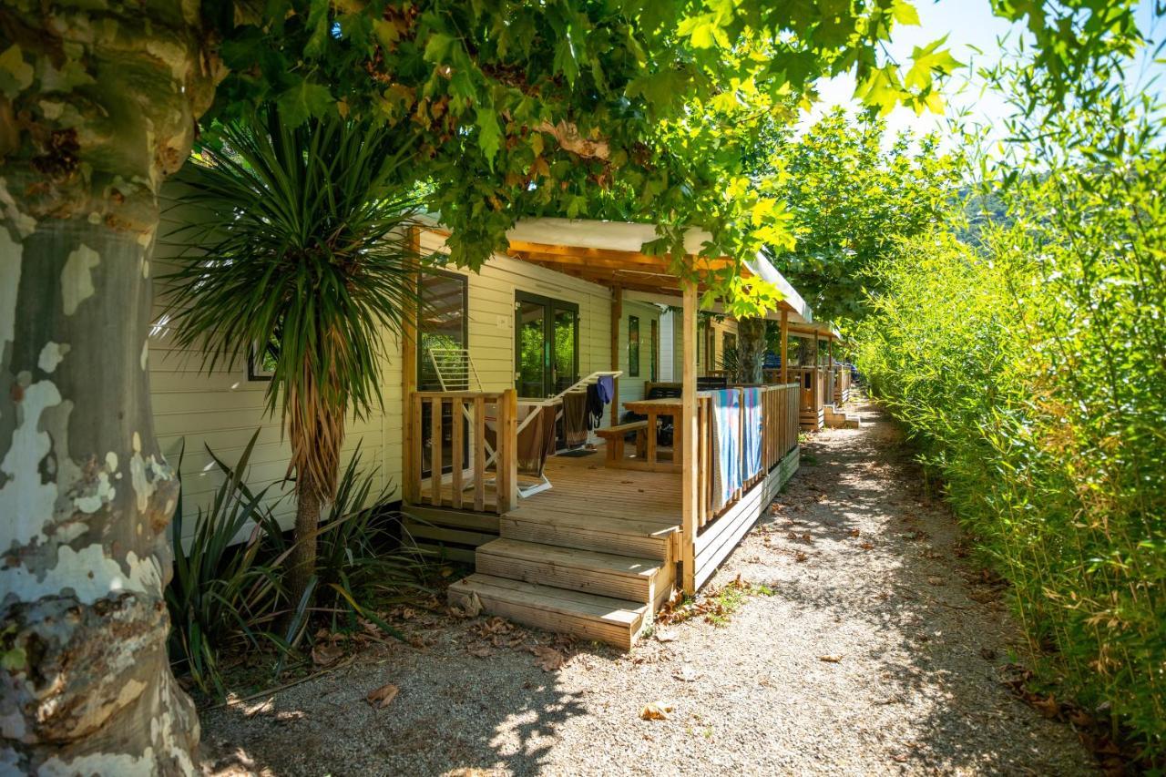 Camping Le Chateau Du Gibanel Saint-Martial-Entraygues Exterior photo