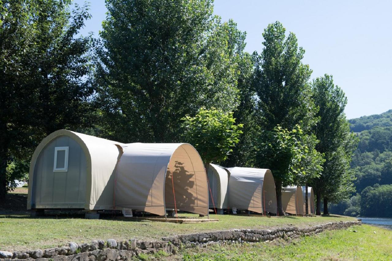 Camping Le Chateau Du Gibanel Saint-Martial-Entraygues Exterior photo