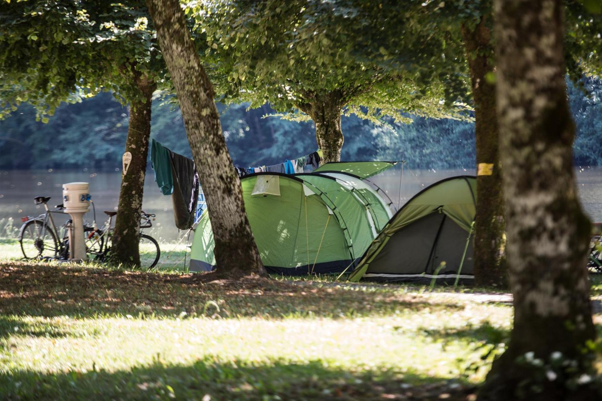 Camping Le Chateau Du Gibanel Saint-Martial-Entraygues Exterior photo