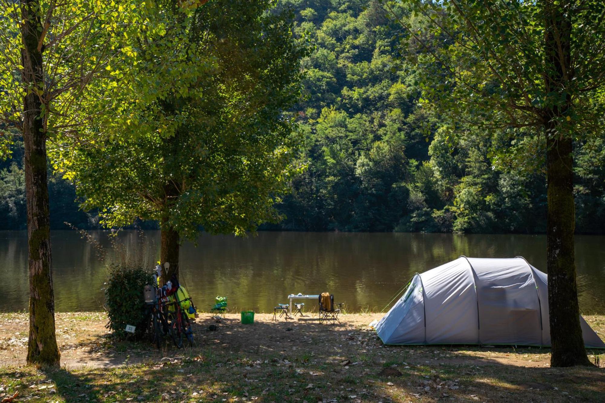 Camping Le Chateau Du Gibanel Saint-Martial-Entraygues Exterior photo