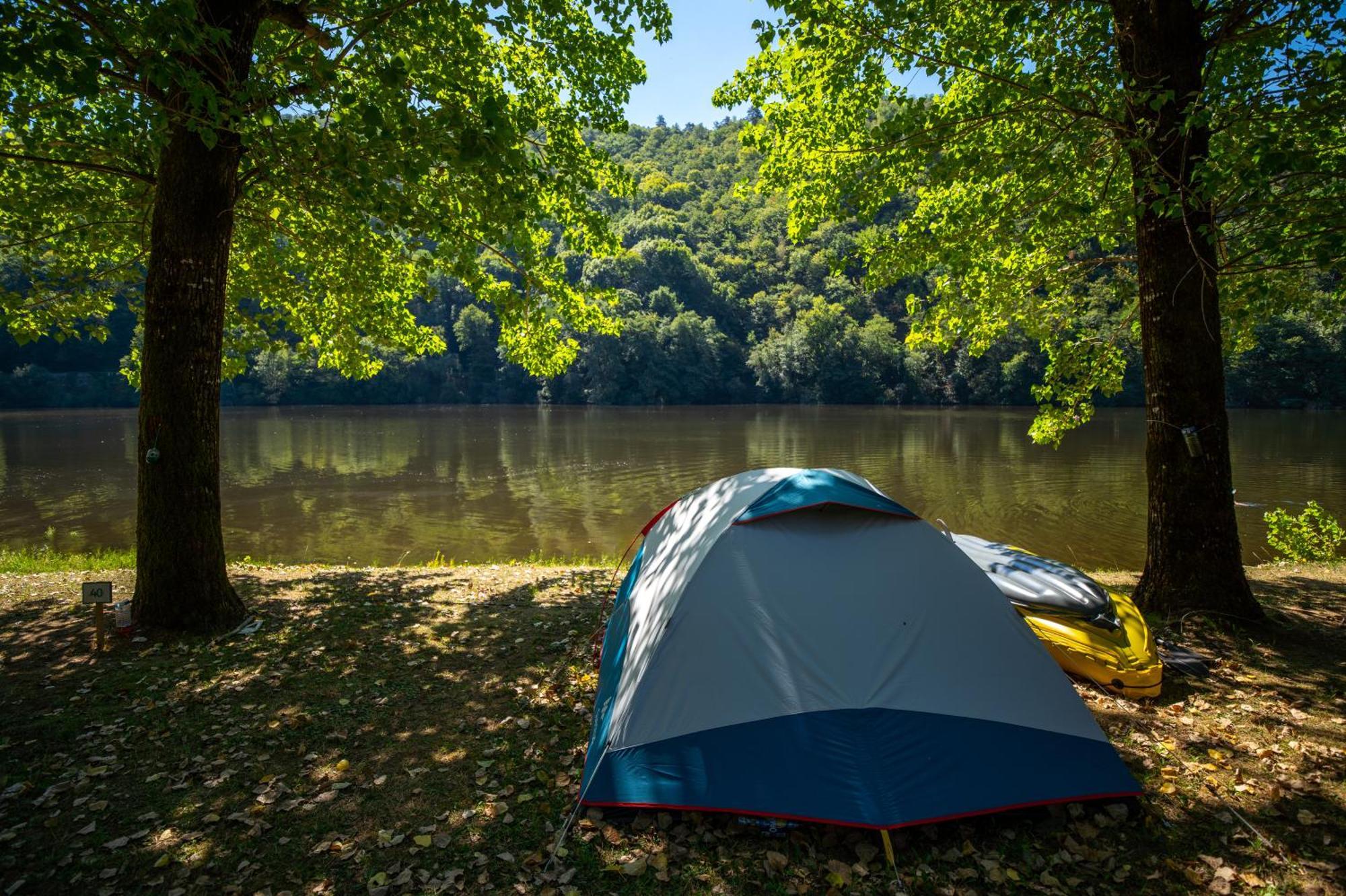 Camping Le Chateau Du Gibanel Saint-Martial-Entraygues Exterior photo