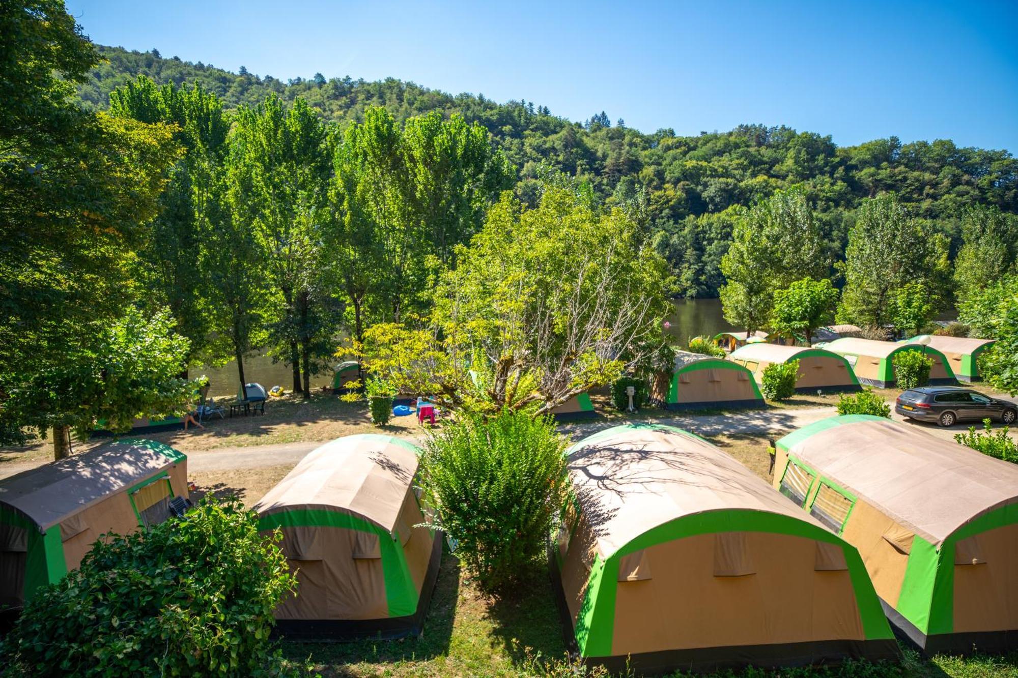 Camping Le Chateau Du Gibanel Saint-Martial-Entraygues Exterior photo